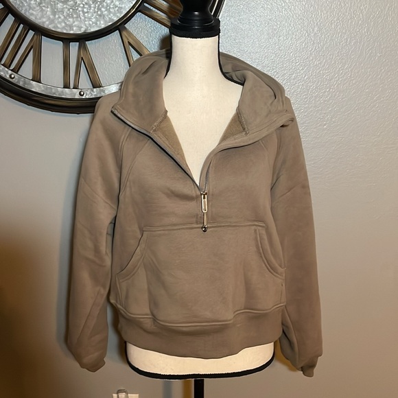 TRENDY QUEEN Scuba Cropped Long Sleeve Sweatshirt - Picture 7 of 11